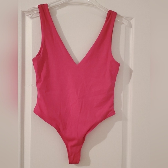 House of Harlow 1960 Contour Ribbed Deep V Dark Pink  Bodysuit L - Picture 3 of 5